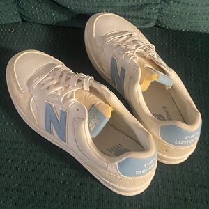 New Balance Men's Sneakers in White and Blue